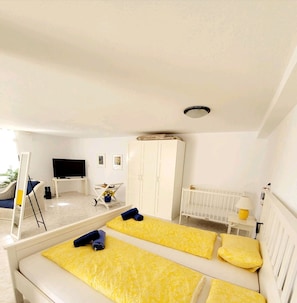 3 bedrooms, iron/ironing board, free WiFi, bed sheets
