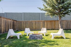 Property grounds - Tranquil Home in Bracewood Community of Calgary Southwest Alberta. (Calgary)