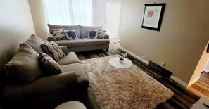 Smart TV - Tranquil Home in Bracewood Community of Calgary Southwest Alberta. (Calgary)