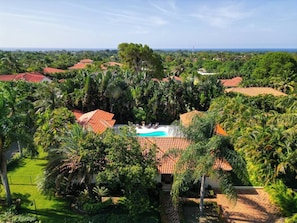 Exterior -  3bed villa in Sosúa W/ private pool, WiFi, AC, and Entertainment near the ocean (Sosúa)