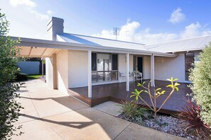 Maison Deluxe, plusieurs lits, non-fumeur, vue jardin | Vue de la chambre