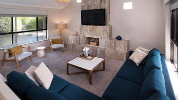 Deluxe House, Multiple Beds, Non Smoking, Garden View | Living area