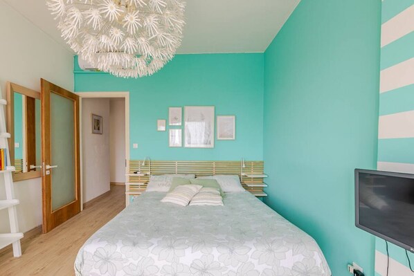 2 habitaciones, tabla de planchar con plancha, wifi y ropa de cama 