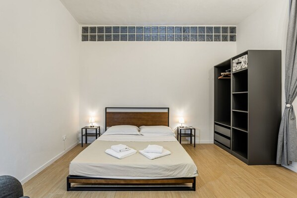 3 chambres, fer et planche à repasser, Wi-Fi, draps fournis