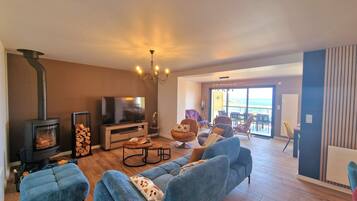 Télévision, table de tennis de table