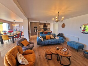 TV, ping pong - Villa du Port, 8 Personnes, Accès Direct à la Plage, vue Panoramique (Cléder)