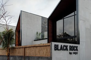 A modern building with a sign reading "BLACK ROCK by: HQC".