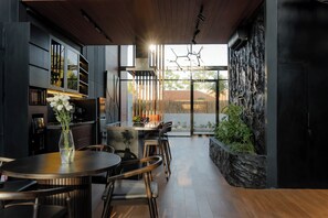 55-inch Smart TV with digital channels, offices - Black Rock Villas (Ungasan)