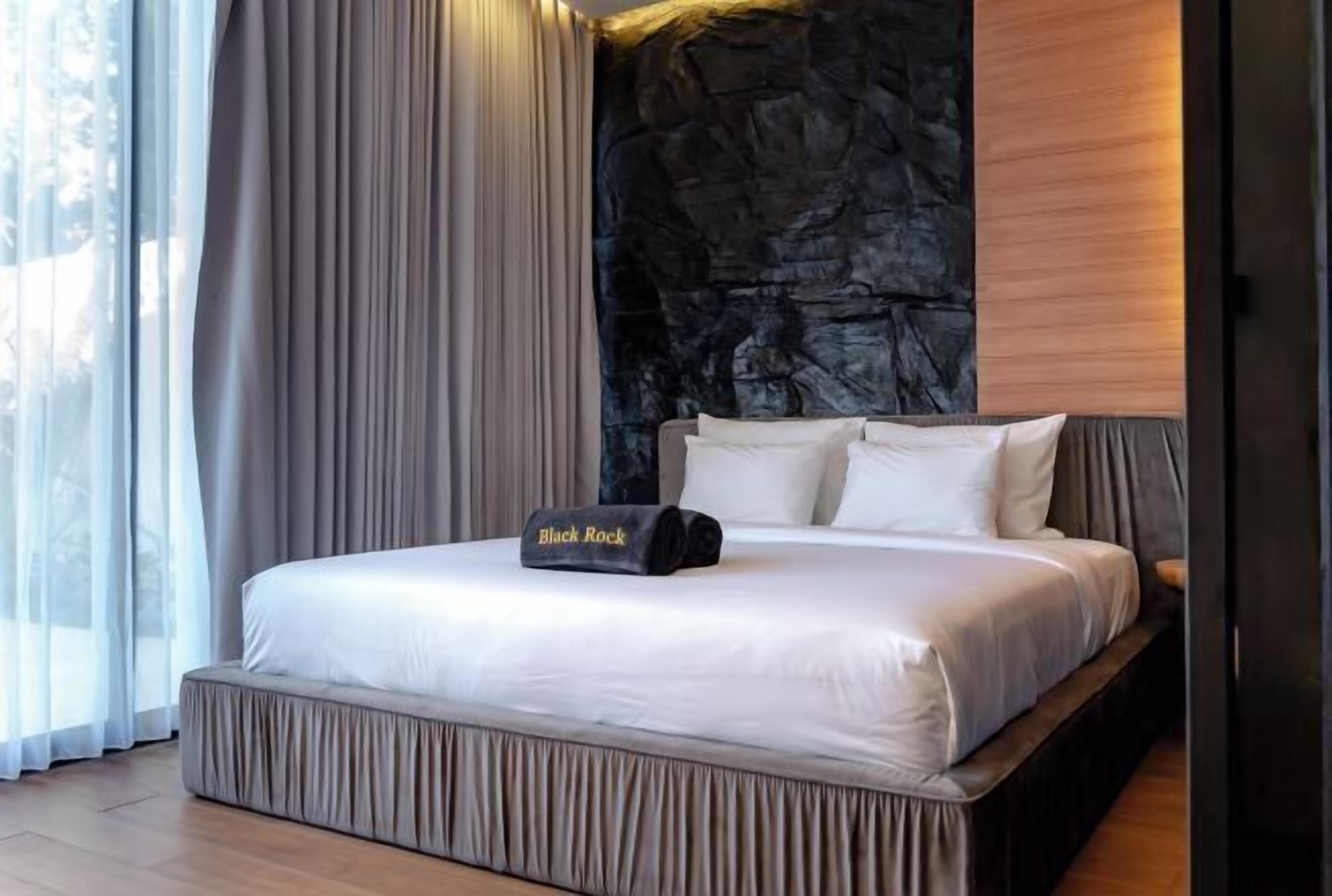 In-room safe, individually decorated, individually furnished, desk