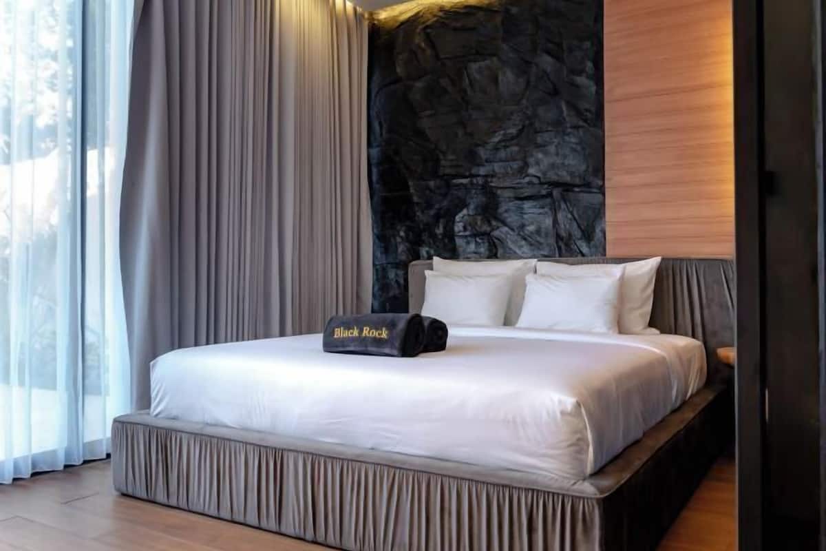 2 bedrooms, in-room safe, individually decorated, individually furnished