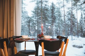 Deluxe-studiosuite | Spisning på værelset