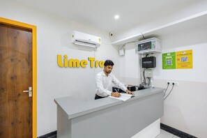 Reception - Lime Tree Hotel Genpact Vatika Chowk (Gurugram)