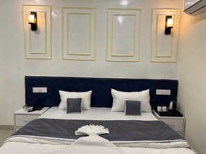 Free WiFi, bed sheets - Hotel Cosmopolitan Prayagraj (Prayagraj)