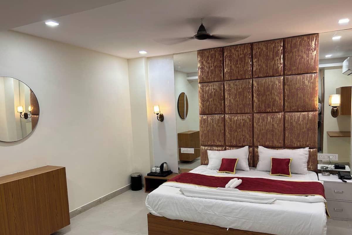 Royal Room | WiFi (free), bed sheets