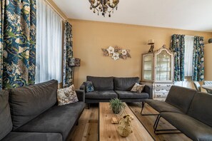 Smart TV - Marl home with spa, sauna in the city center (Valkenburg)