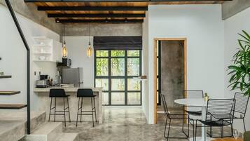 公寓, 1 間臥室 | 起居區 | 43-吋智慧型電視,提供數位頻道