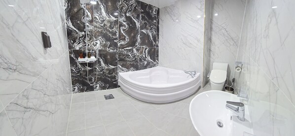 Chambre triple familiale | Salle de bain