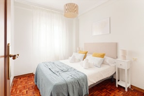 3 bedrooms, iron/ironing board, free WiFi, bed sheets