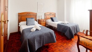 3 chambres, fer et planche à repasser, accès au Wi-Fi (inclus)