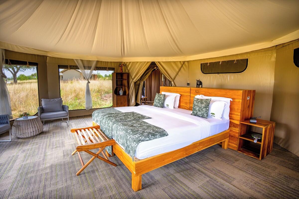 Luxury Tent | In-room safe, laptop workspace, bed sheets
