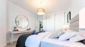 2 slaapkamers, een strijkplank/strijkijzer, gratis wifi, beddengoed