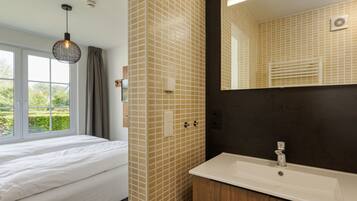 Rumah | 4 kamar tidur dan dilengkapi dengan perabotan berbeda-beda