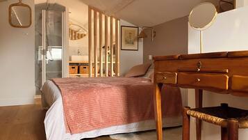 1 bedroom, desk, iron/ironing board, free WiFi