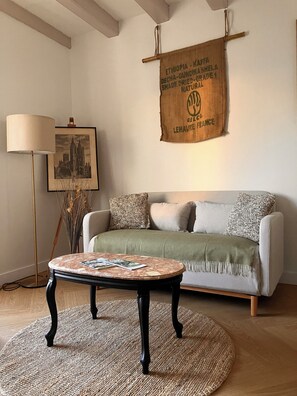 Una Smart TV, libros