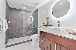 淋浴设施、吹风机、毛巾