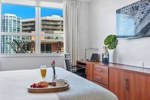 Iron/ironing board, travel cot, WiFi, bed sheets - Modern Bay View Suite | Coconut Grove Getaway (Miami)