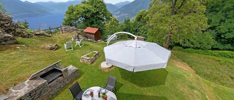 Familienchalet, Mehrere Schlafzimmer, Bergseite (Rustico San Martin) | Speisen im Freien