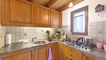 Fridge, stovetop, coffee/tea maker, cookware/dishes/utensils