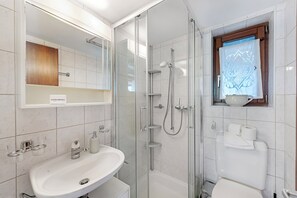 Family Chalet, Multiple Bedrooms, Mountainside (Rustico San Martin) | Bathroom