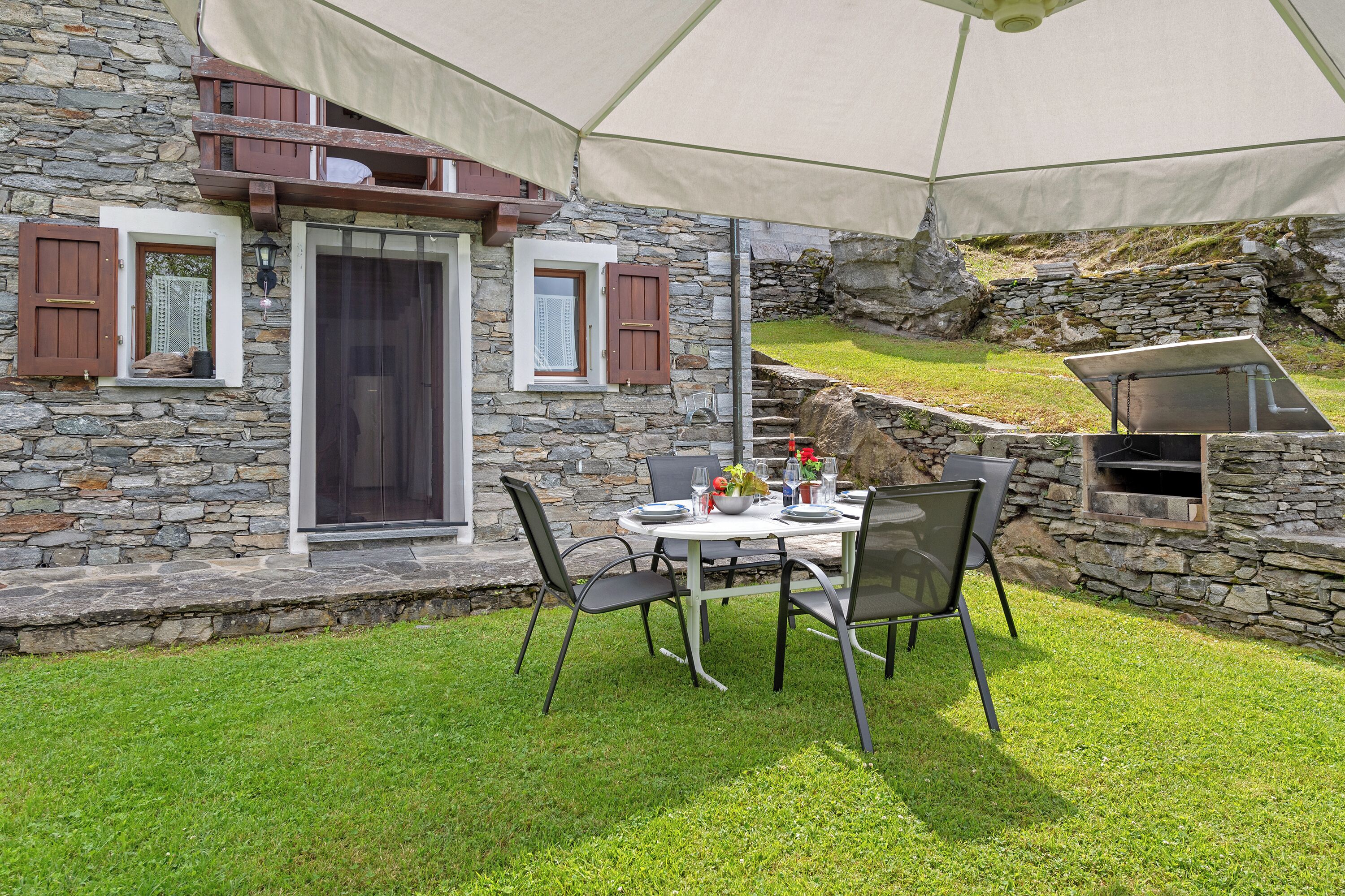 Familienchalet, Mehrere Schlafzimmer, Bergseite (Rustico San Martin) | Speisen im Freien
