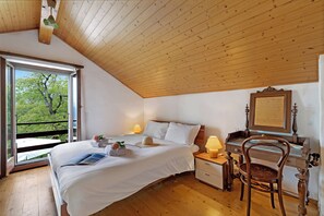 Chalet familial, plusieurs chambres, côté montagne (Rustico San Martin) | 1 chambre, accès au Wi-Fi (inclus), literie fournie