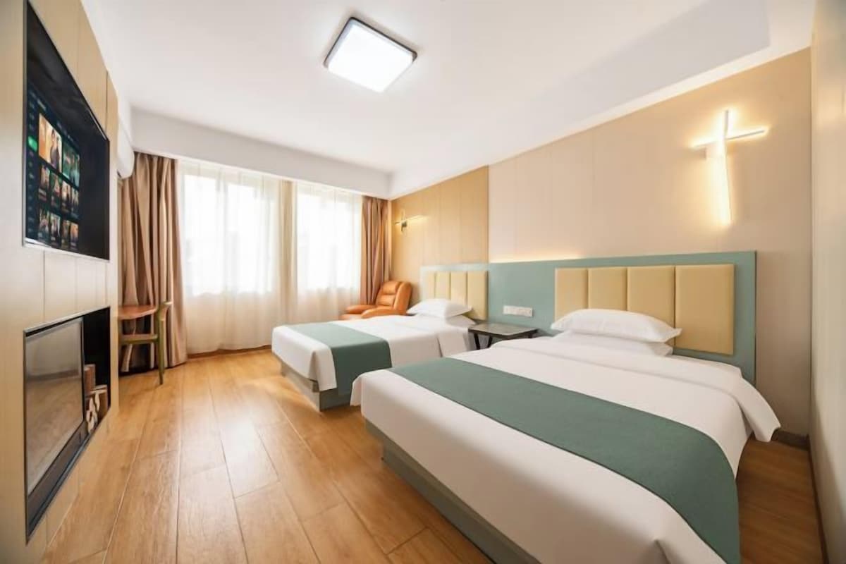 Simple 2-bed Room