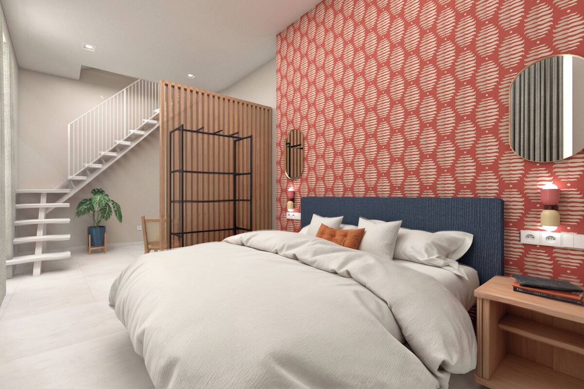 Un dormitorio moderno con una cama grande, una pared de listones de madera, una escalera y un papel pintado.