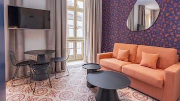 Apartament | Sala d'estar | Televisor LED de 40 polzades amb canals per cable