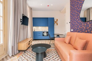 40-tums LED-tv med kabelkanaler