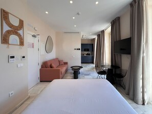 Studio | Minibar, individually decorated, free WiFi, bed sheets - Smartr Malaga Centro  (Málaga)