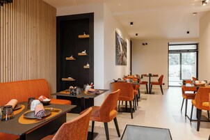 Daily continental breakfast (EUR 28 per person)