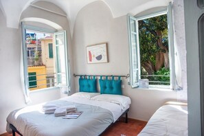 1 dormitori i roba de llit 