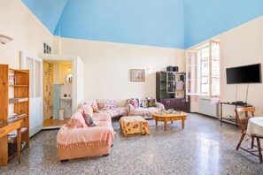 Standard-Apartment, 3 Schlafzimmer, Balkon (Ca Moretto Sea-View Terrace Apartment) | Wohnbereich