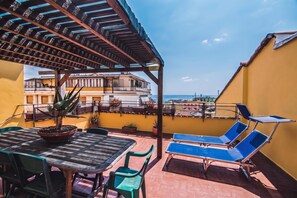 Unclassified image, 2 of 38, button - Ca Moretto Sea-view Terrace Apartment in Sanremo (Sanremo)