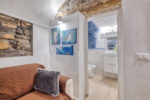 Dusche, Haartrockner, Bidet, Handtücher