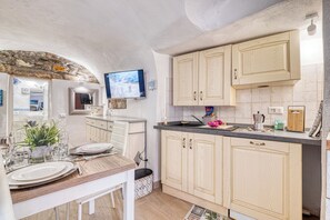 電冰箱、微波爐、爐台、咖啡機/沖茶器