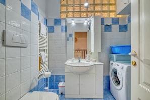 Dusj, hårføner, bidé og håndklær