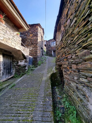 Cozy country house. Explore the village to the sound of birds and waterfalls!