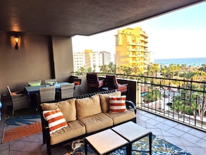 Outdoor dining - Beach inspired 2BR 2BA Bella Sirena Condo (Puerto Peñasco)