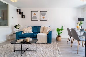 Smart TV, offices - Stylish 1BR with Balcony close to Soho (London)